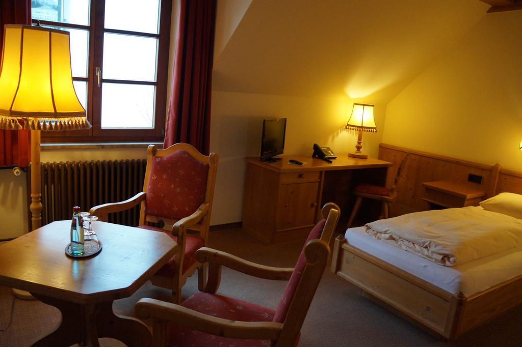 Hotel Gasthof Zum Ochsen Furtwangen Room photo