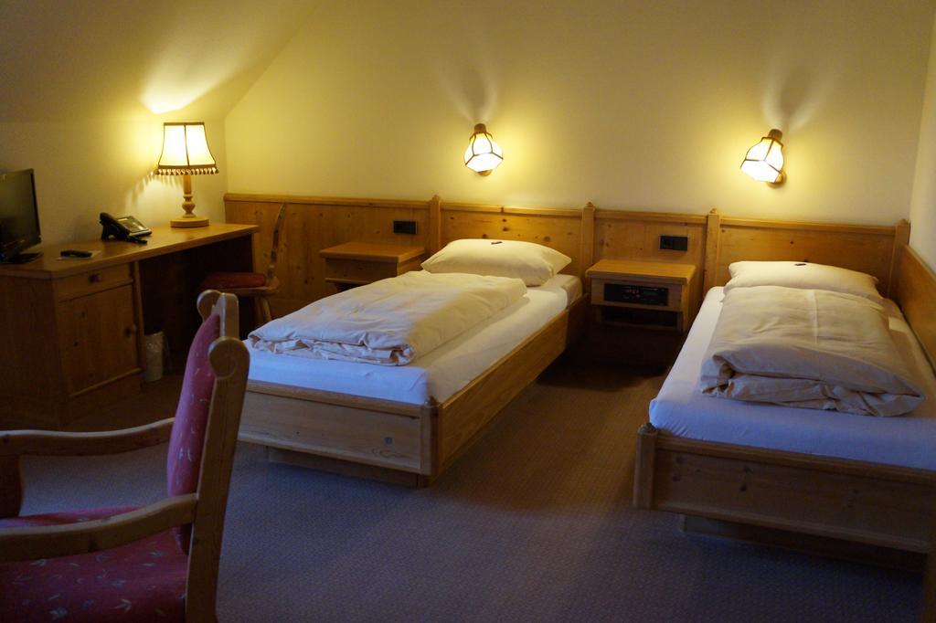 Hotel Gasthof Zum Ochsen Furtwangen Room photo